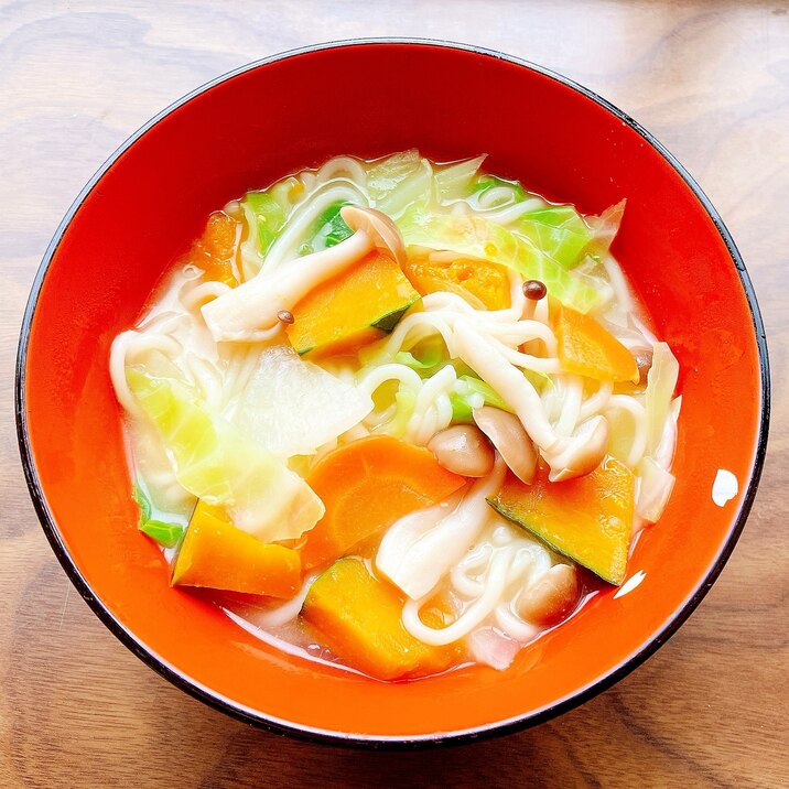 南瓜とキャベツとしめじと素麺の味噌汁